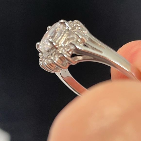 Large flower cut cubic zirconia ring with baguette cz surround. Size 10 - Picture 9 of 9